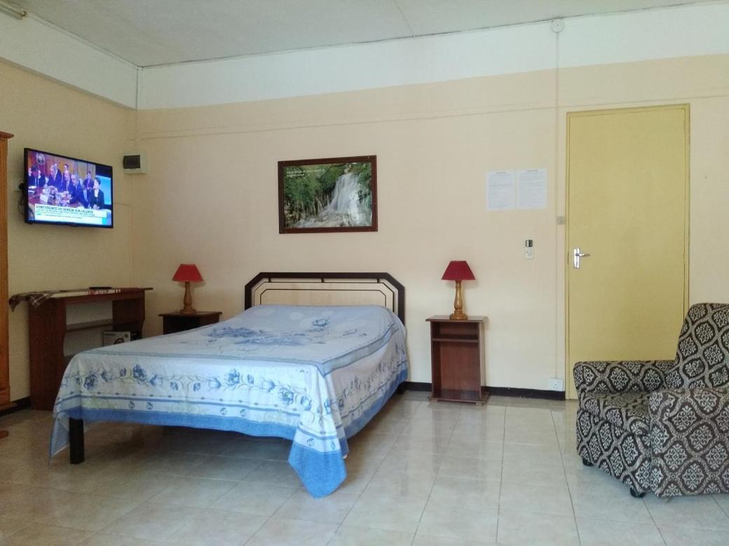 Alpha Villa Flic en Flac Exterior photo