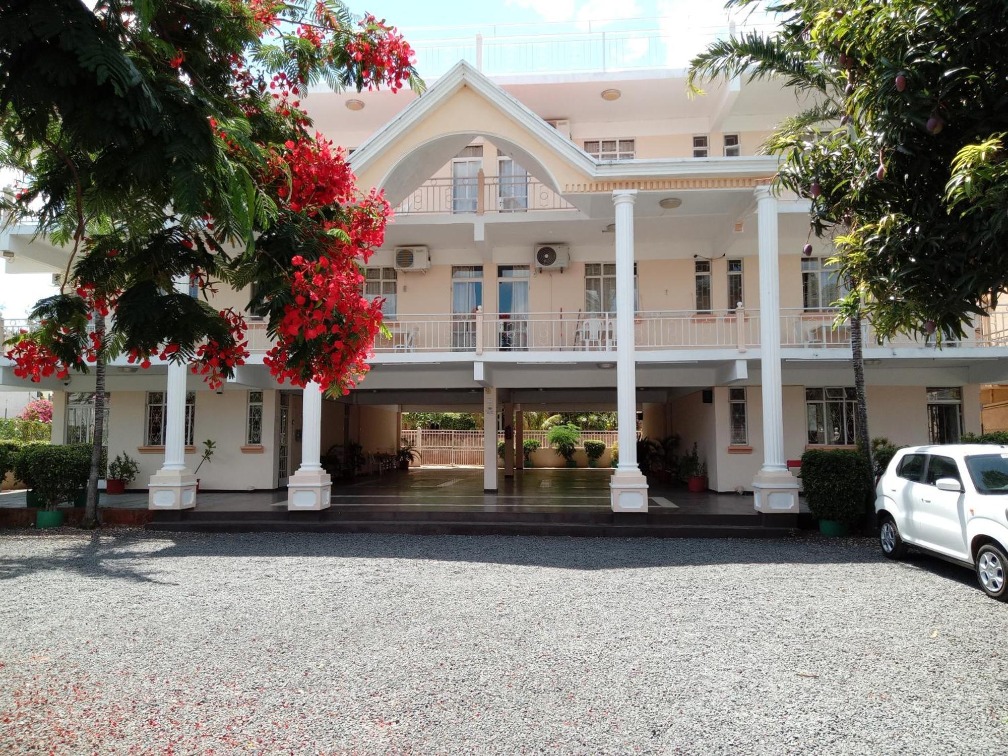 Alpha Villa Flic en Flac Exterior photo
